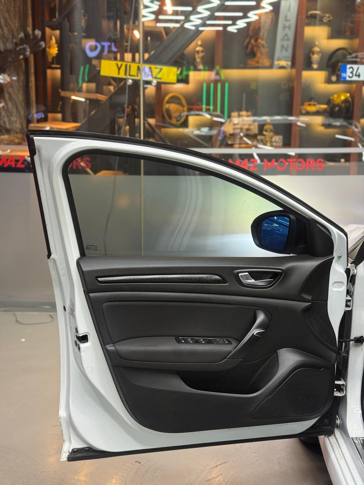 Yılmaz Motors'dan Renault Megane Sedan 1.5 DCI Touch EDC